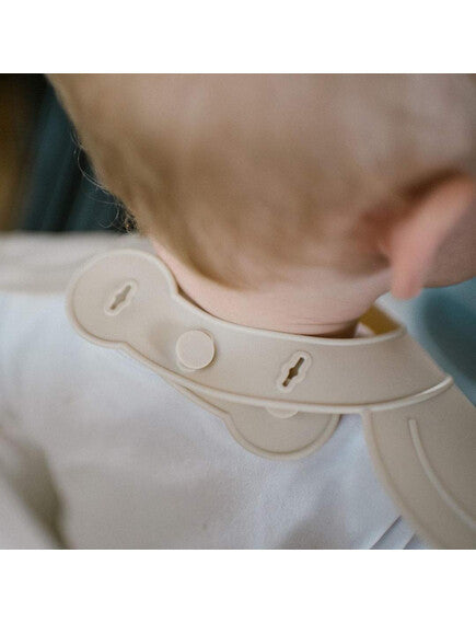 BabyOno | Σαλιάρα σιλικόνης 6m+ με θήκη περισυλλογής τροφίμων-Beige